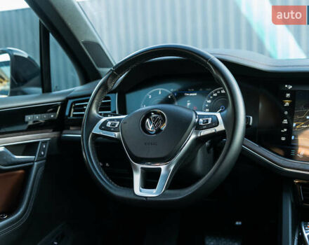 Белый Фольксваген Туарег, объемом двигателя 2.97 л и пробегом 263 тыс. км за 45500 $, фото 22 на Automoto.ua