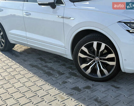 Белый Фольксваген Туарег, объемом двигателя 3 л и пробегом 156 тыс. км за 45999 $, фото 27 на Automoto.ua