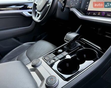 Белый Фольксваген Туарег, объемом двигателя 2.97 л и пробегом 177 тыс. км за 52900 $, фото 36 на Automoto.ua