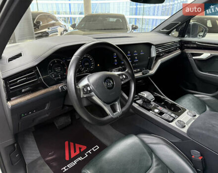 Білий Фольксваген Туарег, об'ємом двигуна 2.97 л та пробігом 146 тис. км за 51900 $, фото 19 на Automoto.ua
