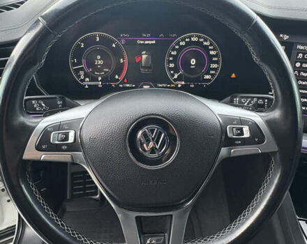 Белый Фольксваген Туарег, объемом двигателя 3 л и пробегом 156 тыс. км за 45999 $, фото 76 на Automoto.ua