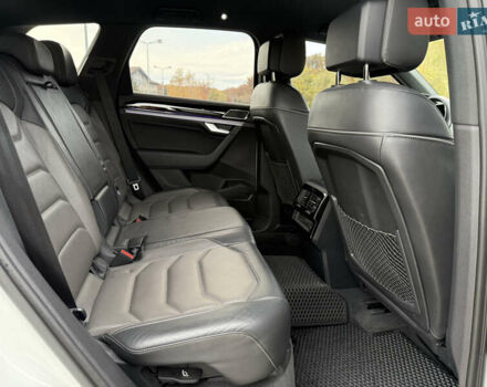 Білий Фольксваген Туарег, об'ємом двигуна 2.97 л та пробігом 91 тис. км за 56999 $, фото 30 на Automoto.ua