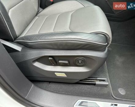 Білий Фольксваген Туарег, об'ємом двигуна 2.97 л та пробігом 141 тис. км за 51999 $, фото 55 на Automoto.ua