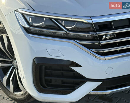 Белый Фольксваген Туарег, объемом двигателя 3 л и пробегом 156 тыс. км за 45999 $, фото 12 на Automoto.ua