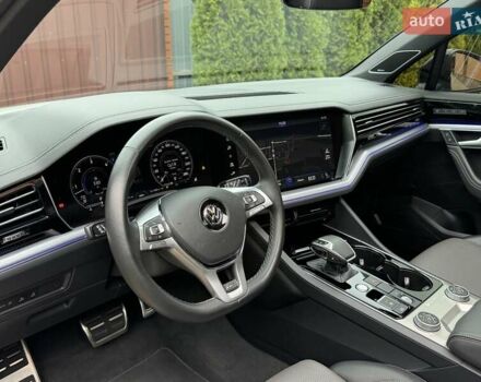 Білий Фольксваген Туарег, об'ємом двигуна 2.97 л та пробігом 141 тис. км за 51999 $, фото 19 на Automoto.ua