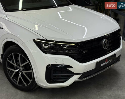 Білий Фольксваген Туарег, об'ємом двигуна 2.97 л та пробігом 146 тис. км за 51900 $, фото 2 на Automoto.ua