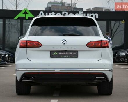 Білий Фольксваген Туарег, об'ємом двигуна 2.97 л та пробігом 268 тис. км за 38000 $, фото 8 на Automoto.ua