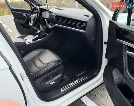 Белый Фольксваген Туарег, объемом двигателя 3 л и пробегом 156 тыс. км за 45999 $, фото 92 на Automoto.ua