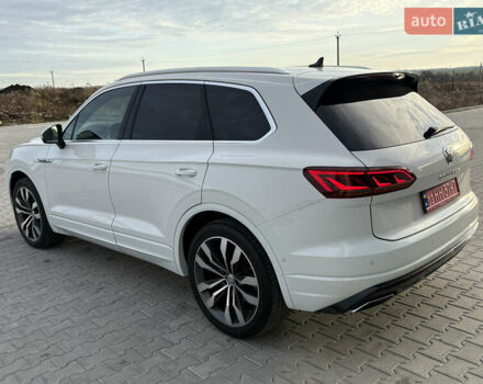 Белый Фольксваген Туарег, объемом двигателя 3 л и пробегом 156 тыс. км за 45999 $, фото 129 на Automoto.ua