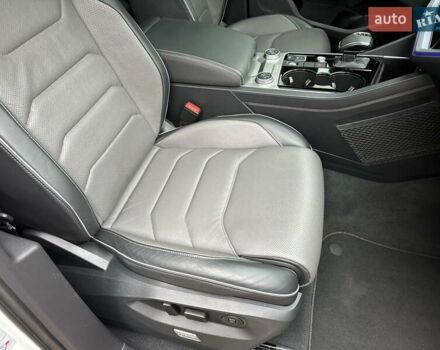 Білий Фольксваген Туарег, об'ємом двигуна 2.97 л та пробігом 141 тис. км за 51999 $, фото 57 на Automoto.ua