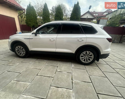 Білий Фольксваген Туарег, об'ємом двигуна 2.97 л та пробігом 165 тис. км за 43500 $, фото 3 на Automoto.ua