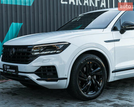 Белый Фольксваген Туарег, объемом двигателя 2.97 л и пробегом 263 тыс. км за 45500 $, фото 17 на Automoto.ua