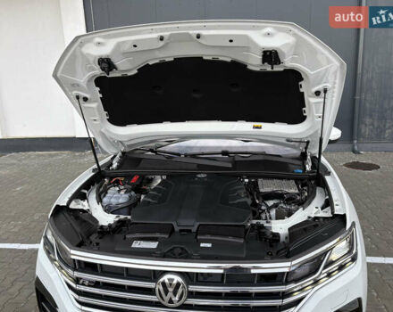 Белый Фольксваген Туарег, объемом двигателя 3 л и пробегом 156 тыс. км за 45999 $, фото 108 на Automoto.ua