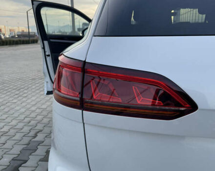 Белый Фольксваген Туарег, объемом двигателя 2.97 л и пробегом 242 тыс. км за 42990 $, фото 32 на Automoto.ua