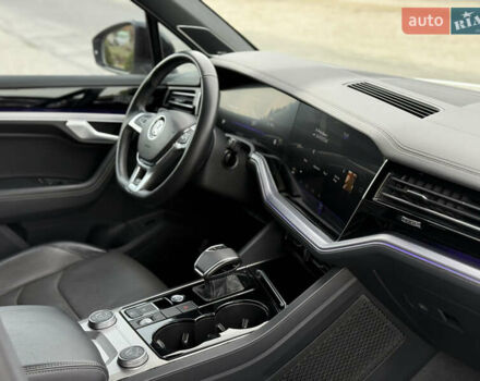 Білий Фольксваген Туарег, об'ємом двигуна 2.97 л та пробігом 91 тис. км за 56999 $, фото 28 на Automoto.ua