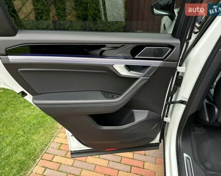 Білий Фольксваген Туарег, об'ємом двигуна 2.97 л та пробігом 141 тис. км за 51999 $, фото 69 на Automoto.ua