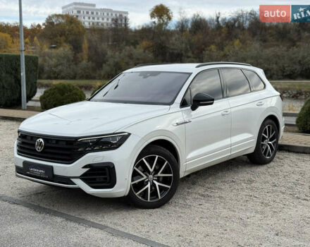 Білий Фольксваген Туарег, об'ємом двигуна 2.97 л та пробігом 91 тис. км за 56999 $, фото 1 на Automoto.ua