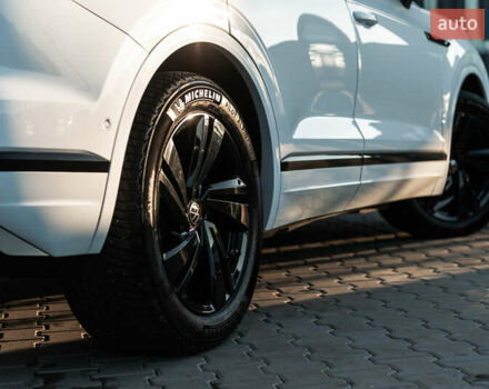 Белый Фольксваген Туарег, объемом двигателя 2.97 л и пробегом 263 тыс. км за 45500 $, фото 11 на Automoto.ua