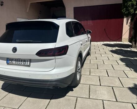 Белый Фольксваген Туарег, объемом двигателя 3 л и пробегом 165 тыс. км за 43500 $, фото 2 на Automoto.ua