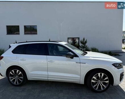 Белый Фольксваген Туарег, объемом двигателя 2.97 л и пробегом 177 тыс. км за 52900 $, фото 17 на Automoto.ua