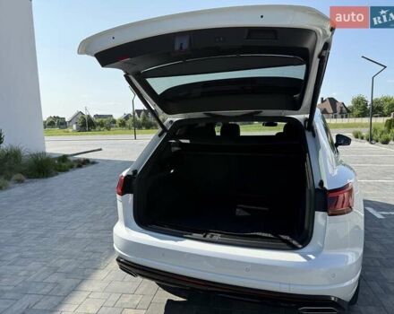 Белый Фольксваген Туарег, объемом двигателя 2.97 л и пробегом 177 тыс. км за 52900 $, фото 27 на Automoto.ua