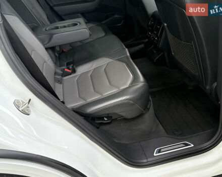 Белый Фольксваген Туарег, объемом двигателя 3 л и пробегом 156 тыс. км за 45999 $, фото 91 на Automoto.ua