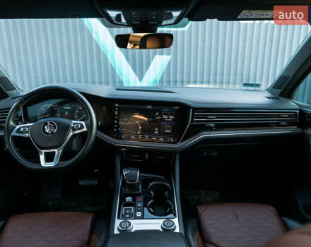 Белый Фольксваген Туарег, объемом двигателя 2.97 л и пробегом 263 тыс. км за 45500 $, фото 21 на Automoto.ua