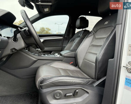 Білий Фольксваген Туарег, об'ємом двигуна 2.97 л та пробігом 91 тис. км за 56999 $, фото 22 на Automoto.ua