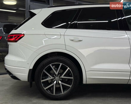 Білий Фольксваген Туарег, об'ємом двигуна 2.97 л та пробігом 146 тис. км за 51900 $, фото 17 на Automoto.ua