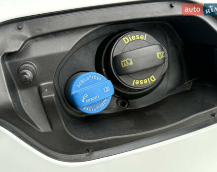 Белый Фольксваген Туарег, объемом двигателя 3 л и пробегом 156 тыс. км за 45999 $, фото 90 на Automoto.ua