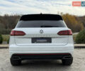 Білий Фольксваген Туарег, об'ємом двигуна 2.97 л та пробігом 91 тис. км за 56999 $, фото 11 на Automoto.ua