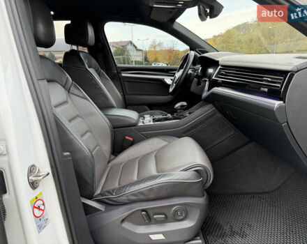 Білий Фольксваген Туарег, об'ємом двигуна 2.97 л та пробігом 91 тис. км за 56999 $, фото 27 на Automoto.ua