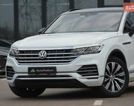 Білий Фольксваген Туарег, об'ємом двигуна 2.97 л та пробігом 268 тис. км за 38000 $, фото 3 на Automoto.ua