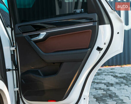 Белый Фольксваген Туарег, объемом двигателя 2.97 л и пробегом 263 тыс. км за 45500 $, фото 31 на Automoto.ua