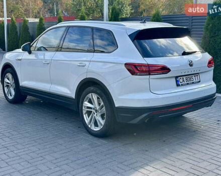Белый Фольксваген Туарег, объемом двигателя 3 л и пробегом 135 тыс. км за 38000 $, фото 4 на Automoto.ua