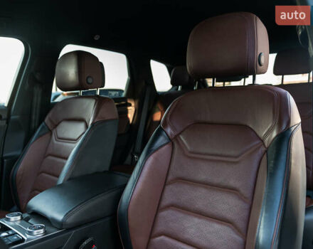 Белый Фольксваген Туарег, объемом двигателя 2.97 л и пробегом 263 тыс. км за 45500 $, фото 28 на Automoto.ua