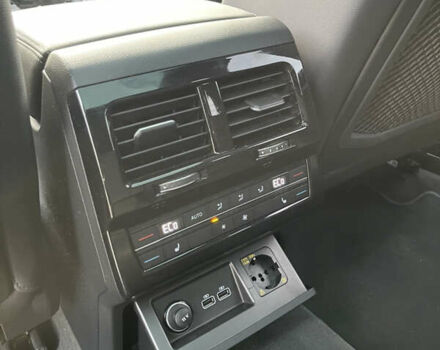 Белый Фольксваген Туарег, объемом двигателя 2.97 л и пробегом 242 тыс. км за 42990 $, фото 26 на Automoto.ua