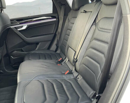 Белый Фольксваген Туарег, объемом двигателя 2.97 л и пробегом 242 тыс. км за 42990 $, фото 24 на Automoto.ua