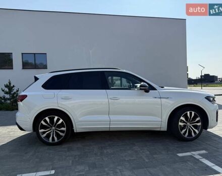 Белый Фольксваген Туарег, объемом двигателя 2.97 л и пробегом 177 тыс. км за 52900 $, фото 16 на Automoto.ua