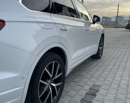 Белый Фольксваген Туарег, объемом двигателя 2.97 л и пробегом 242 тыс. км за 42990 $, фото 6 на Automoto.ua