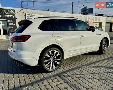 Белый Фольксваген Туарег, объемом двигателя 2.97 л и пробегом 103 тыс. км за 59500 $, фото 6 на Automoto.ua