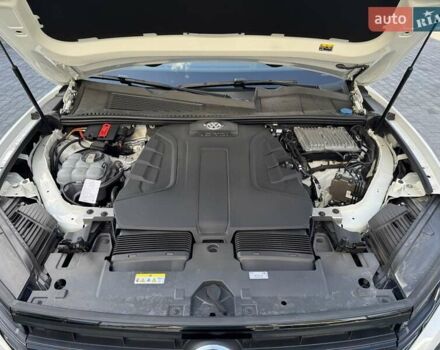 Белый Фольксваген Туарег, объемом двигателя 2.97 л и пробегом 148 тыс. км за 54500 $, фото 45 на Automoto.ua