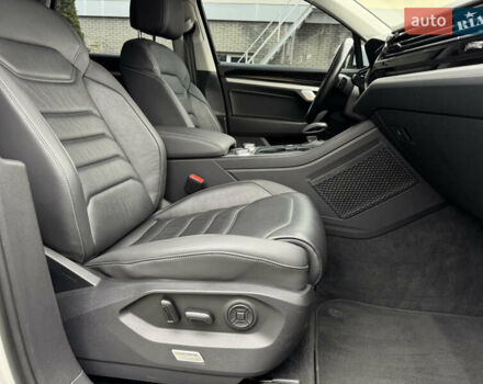 Білий Фольксваген Туарег, об'ємом двигуна 3 л та пробігом 107 тис. км за 42500 $, фото 24 на Automoto.ua