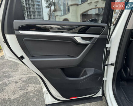 Белый Фольксваген Туарег, объемом двигателя 3 л и пробегом 109 тыс. км за 39700 $, фото 21 на Automoto.ua