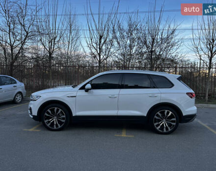 Білий Фольксваген Туарег, об'ємом двигуна 3 л та пробігом 122 тис. км за 42000 $, фото 2 на Automoto.ua