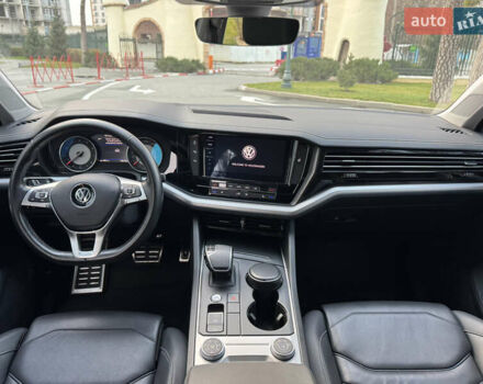 Белый Фольксваген Туарег, объемом двигателя 3 л и пробегом 109 тыс. км за 39700 $, фото 16 на Automoto.ua