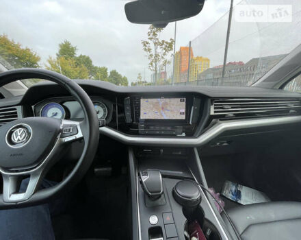 Белый Фольксваген Туарег, объемом двигателя 3 л и пробегом 115 тыс. км за 39900 $, фото 4 на Automoto.ua