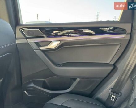 Белый Фольксваген Туарег, объемом двигателя 2.97 л и пробегом 103 тыс. км за 59500 $, фото 37 на Automoto.ua