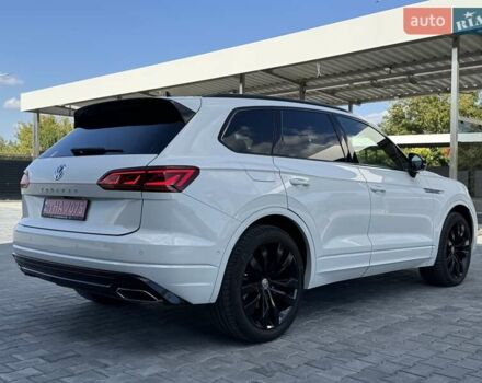 Белый Фольксваген Туарег, объемом двигателя 2.97 л и пробегом 148 тыс. км за 54500 $, фото 5 на Automoto.ua