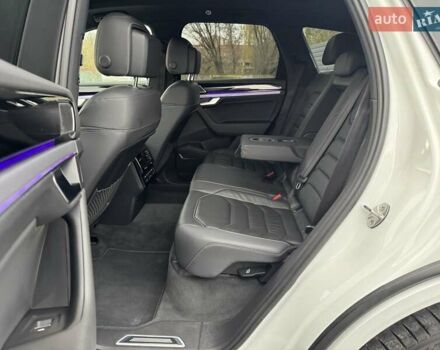 Білий Фольксваген Туарег, об'ємом двигуна 2.97 л та пробігом 148 тис. км за 53500 $, фото 18 на Automoto.ua